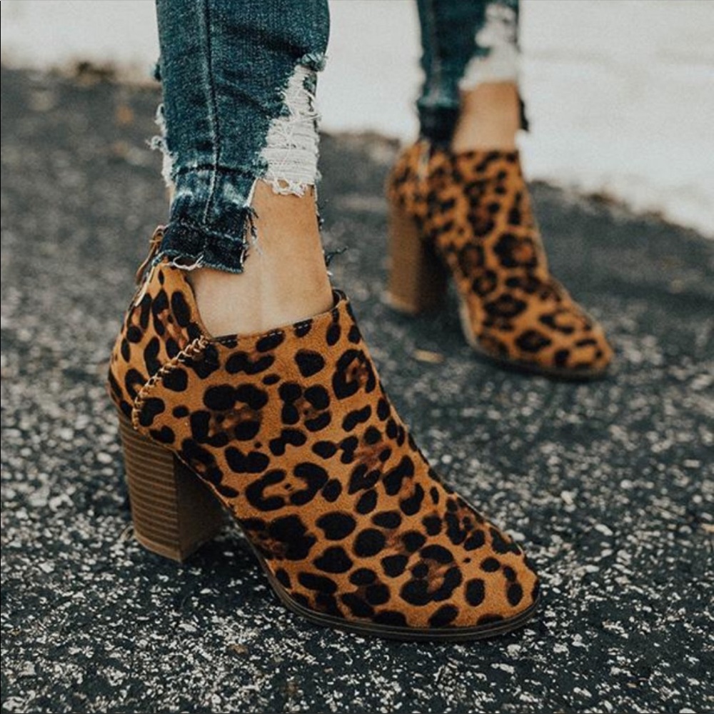 LEOPARD SIDE CUT BOOTIE - Picture 3 of 4